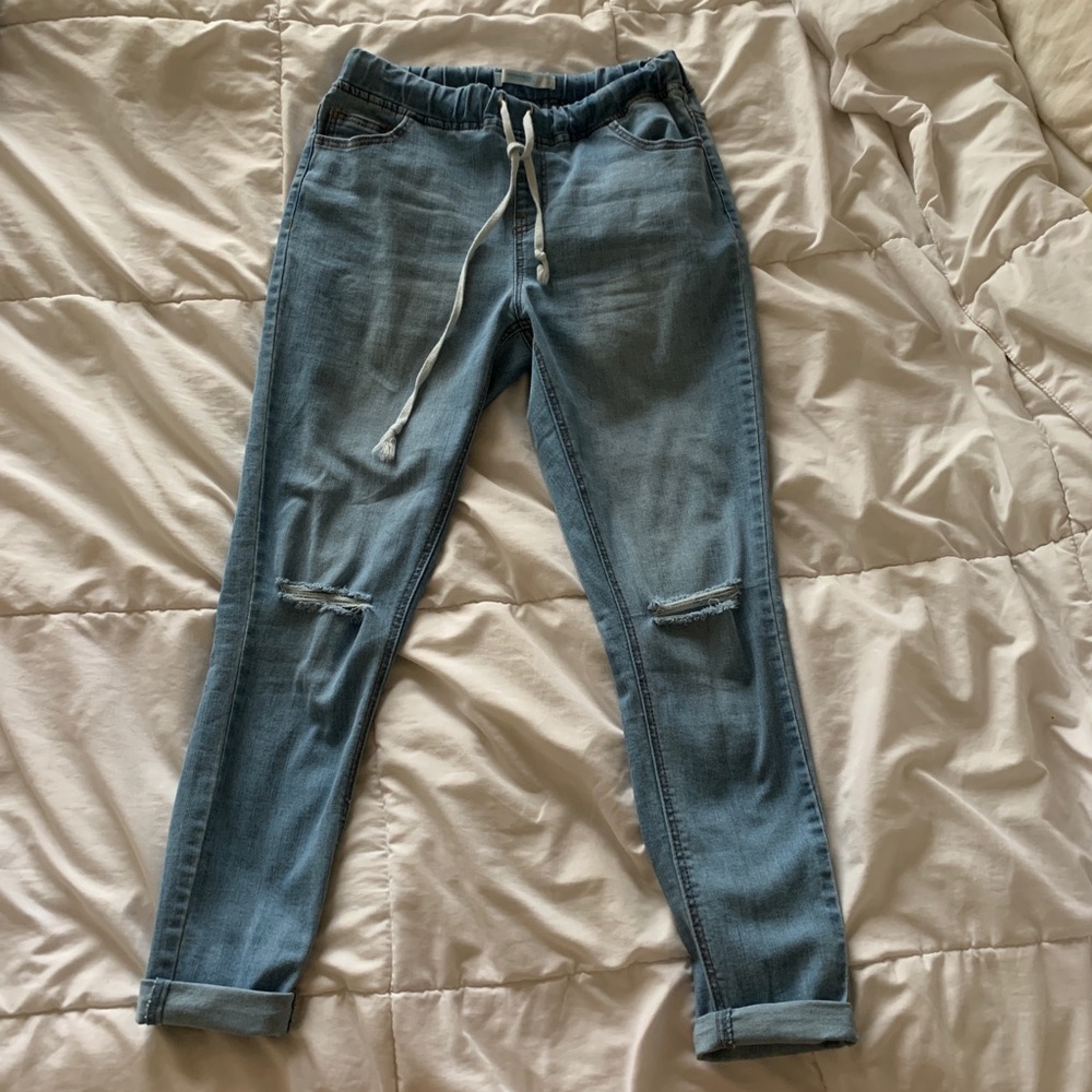 drawstring knee ripped pants :)